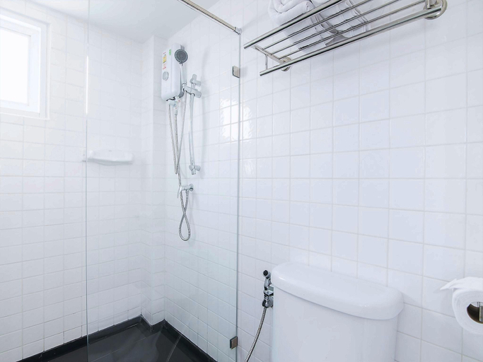 Bathroom 7