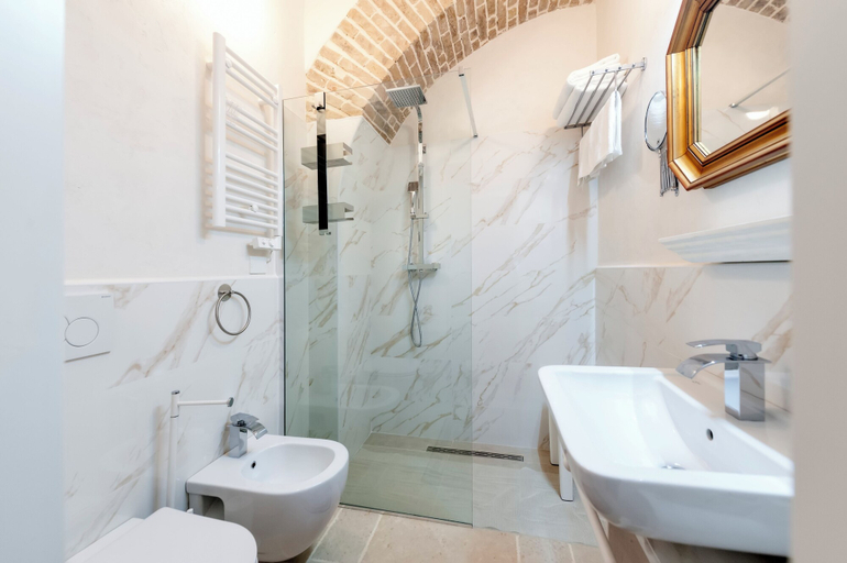 Bathroom 4, The Palace, Rovinj