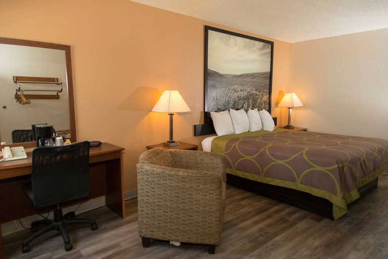 Bedroom 4, Super 8 by Wyndham Concordia, Cloud