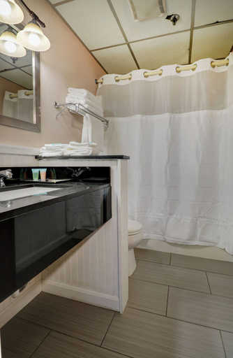 Bathroom 3, Anchorage Inn & Suites - Portsmouth, Rockingham