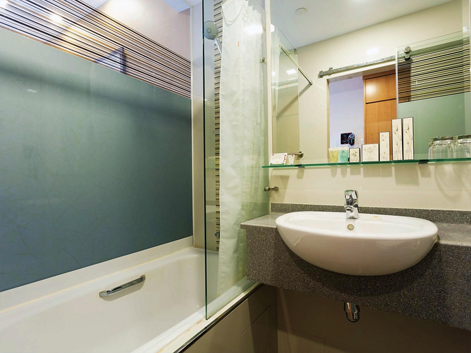 Bathroom 28
