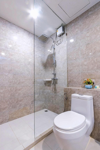Bathroom 18