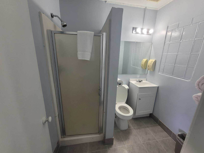 Bathroom 3, Heritage Budget Inn Hwy 84, Bailey
