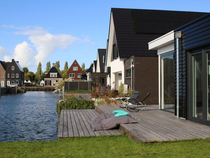 Others 5, Holiday Home in Stavoren by Private Jetty, Nijefurd