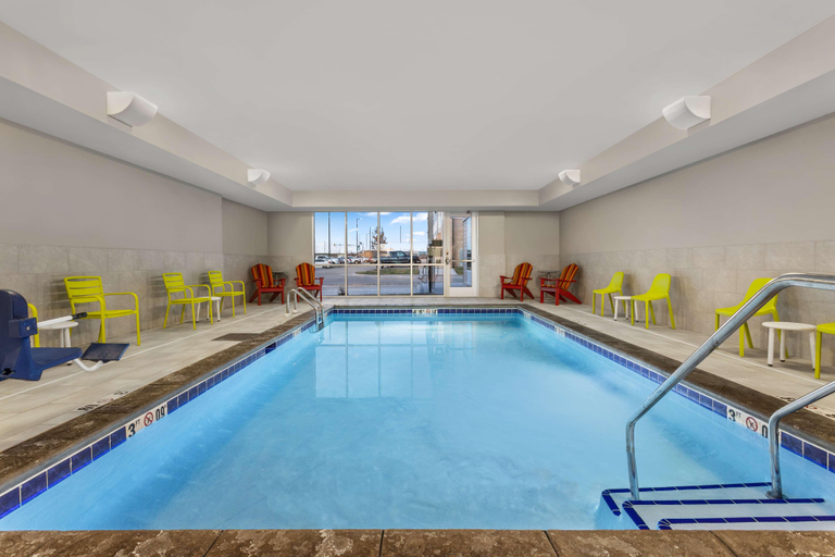 Sport & Beauty, Home2 Suites By Hilton Cedar Rapids Westdale, Linn