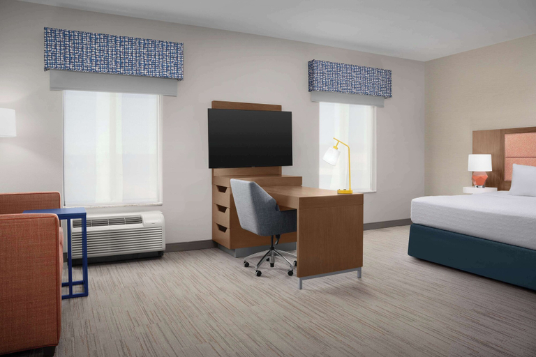Bedroom 2, Hampton Inn & Suites Williston, Williams