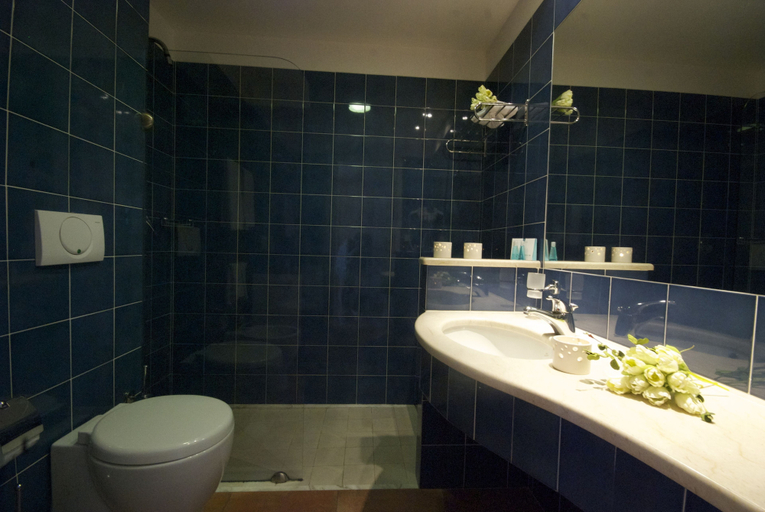 Bathroom 5, Mahara Hotel & Wellness, Trapani