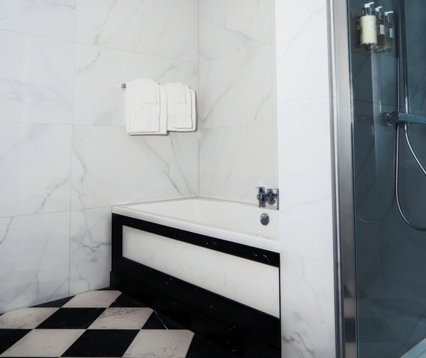 Bathroom 4, Crossbasket Castle Hotel & Restaurant, South Lanarkshire