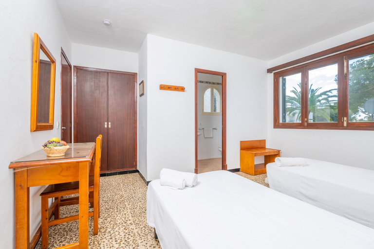 Bedroom 2, Hostal la Ceiba, Baleares