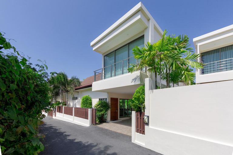 Exterior & Views