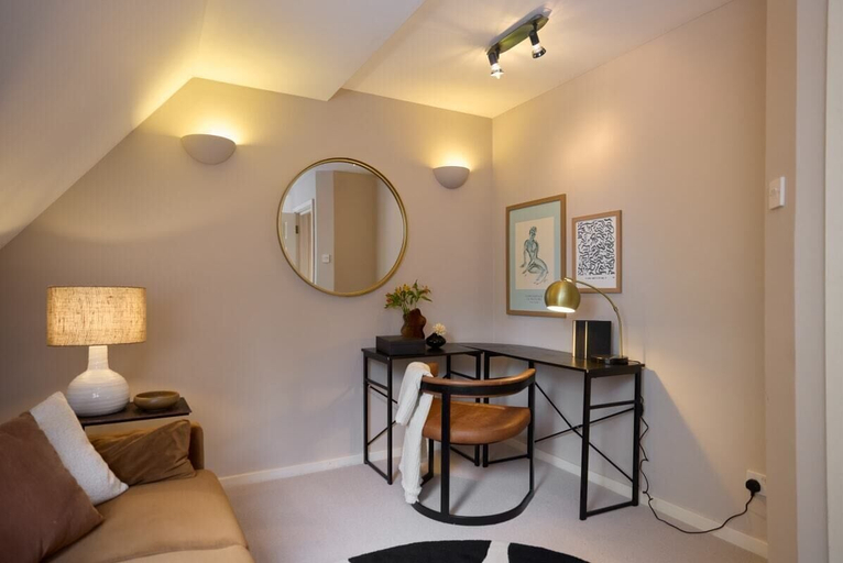 Others 4, Chiswick Views & Space Elegant 3bdr Duplex With Parking, London