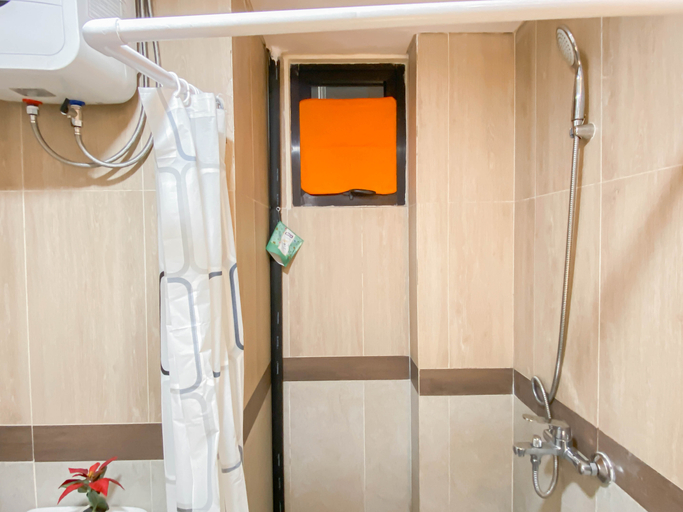 Bathroom 5, Neat and Simple 2BR at Meikarta Apartment By Travelio, Cikarang