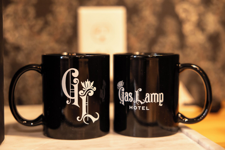 Food & Drinks, The Gas Lamp Hotel - 3BR Suite -Edison, Philadelphia