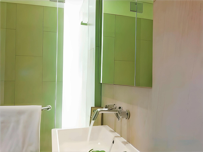 Bathroom 14