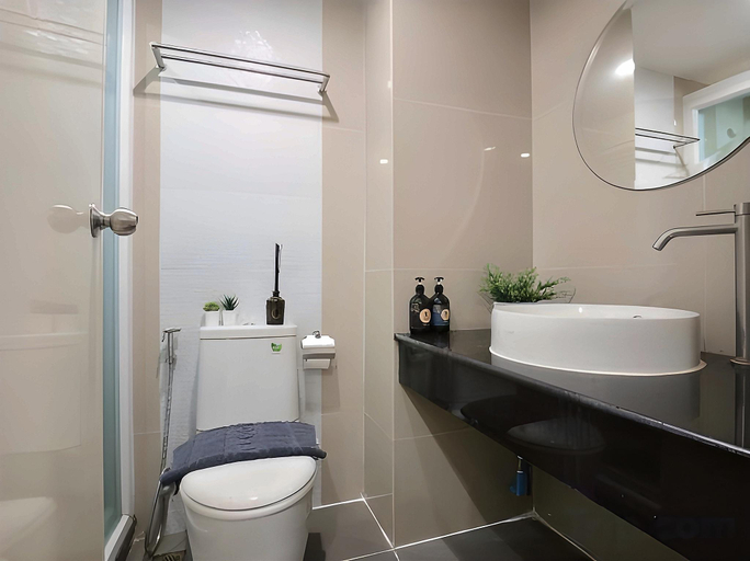 Bathroom 14