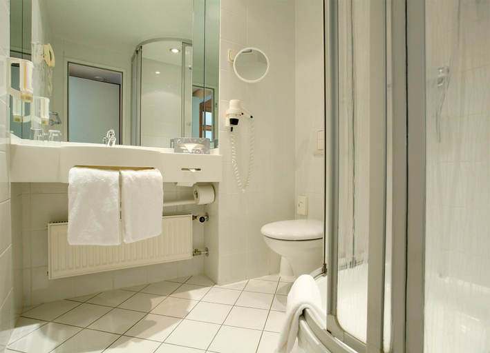 Bathroom 4