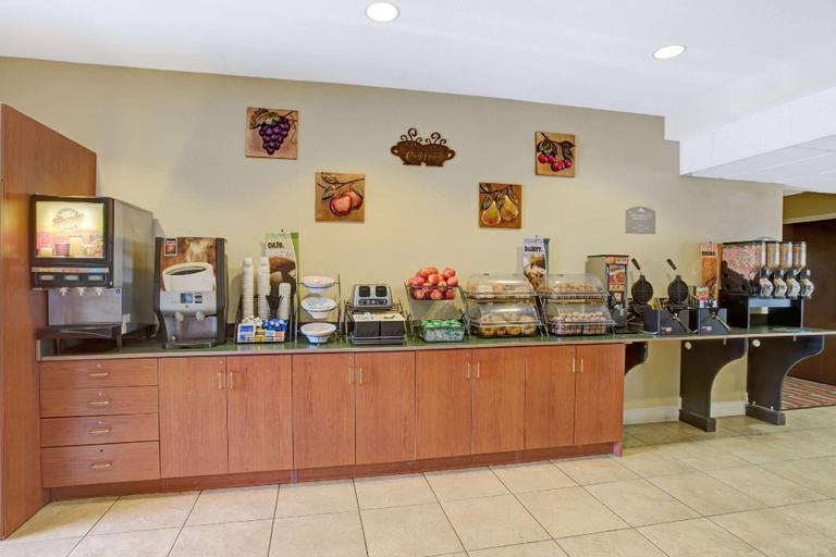 Food & Drinks, Microtel Inn & Suites by Wyndham Bushnell, Sumter
