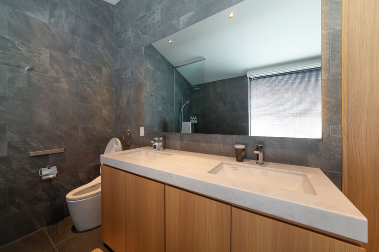 Others 5, Mori Casa, Kutchan