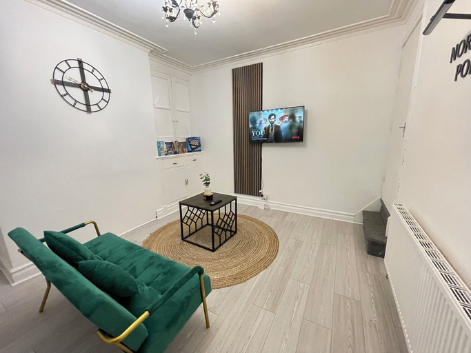 Others 4, Cosy Contractor Stay-Sleeps 4, Leeds