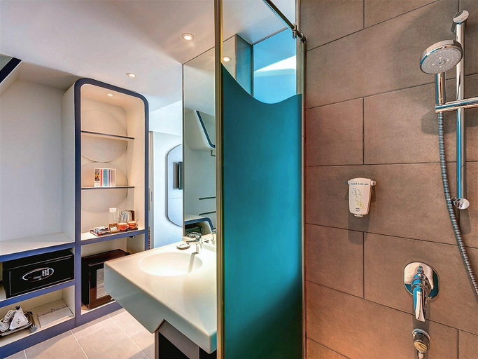 Bathroom 20