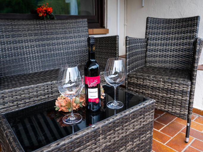 Food & Drinks 4, Serene Stay by the Moselle, Cochem-Zell