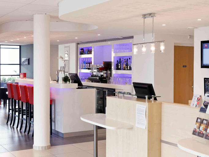 Public Area, ibis Lyon Est Chaponnay, Rhône