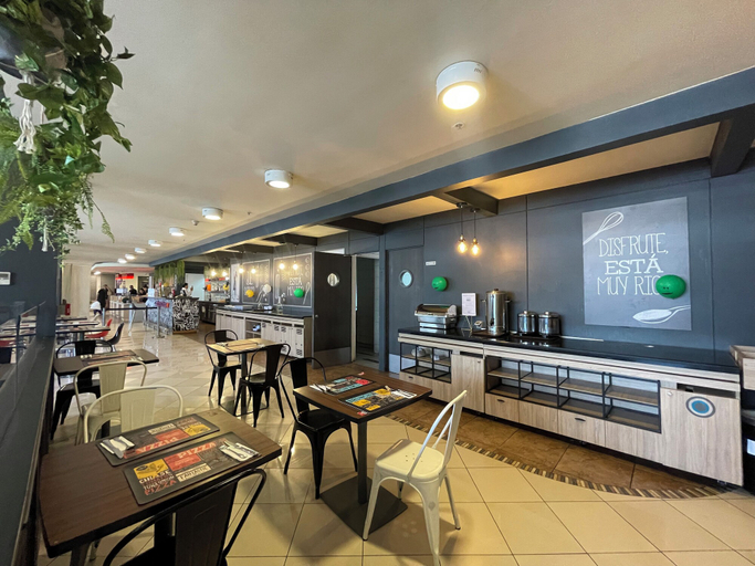 Food & Drinks 5, Nobile Inn Santiago, Santiago