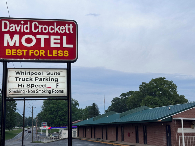 Exterior & Views 2, David Crockett Motel, Lawrence