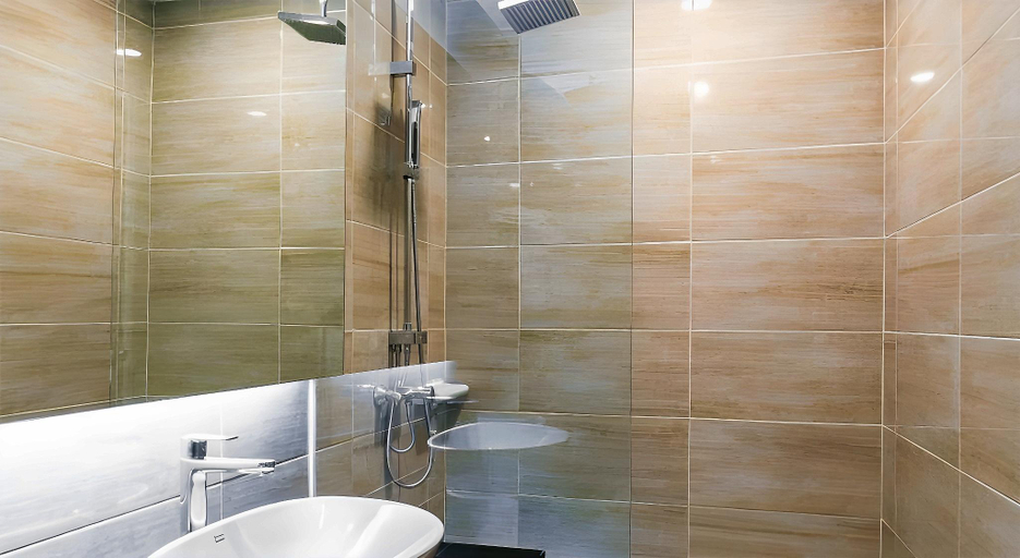 Bathroom 19