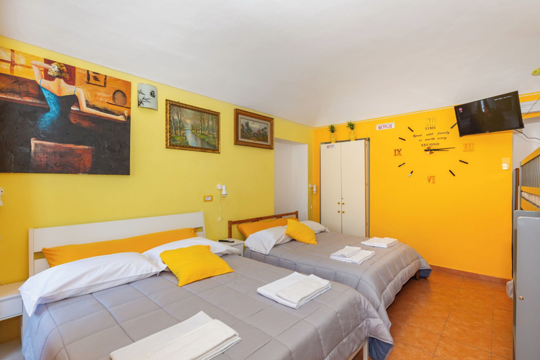 Bedroom 4, Grotta dell'Arte, Torino