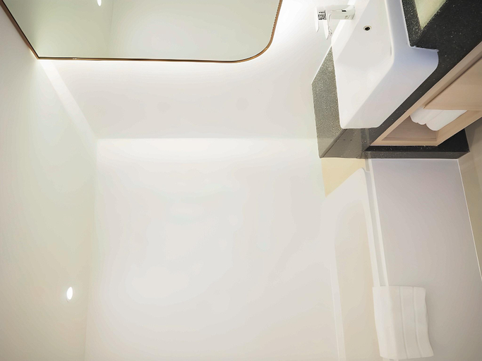 Bathroom 18