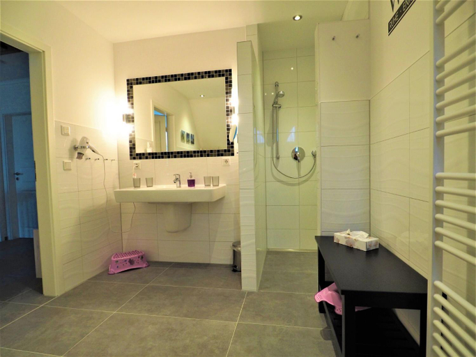 Bathroom 3, Freistehendes Ferienhaus in Rerik mit Sauna, Rostock