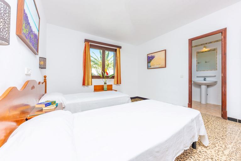 Others 5, Hostal la Ceiba, Baleares