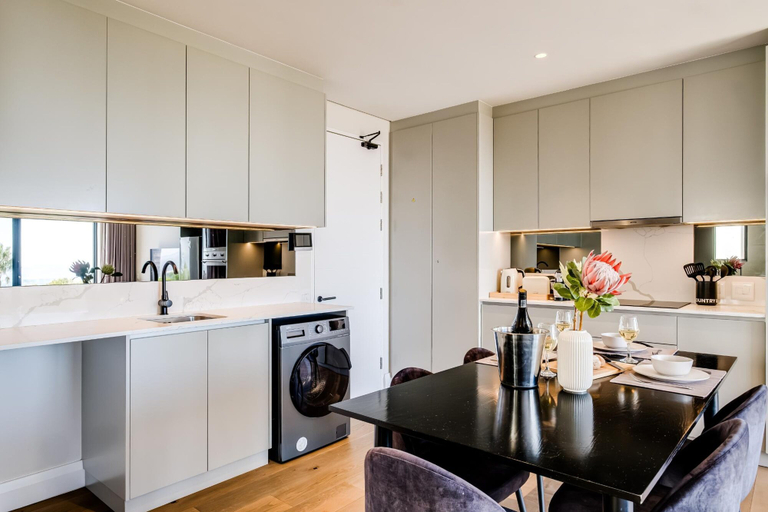 Room 3, Sea Point Central Modern 1bed Apt Marlo Stone, City of Cape Town