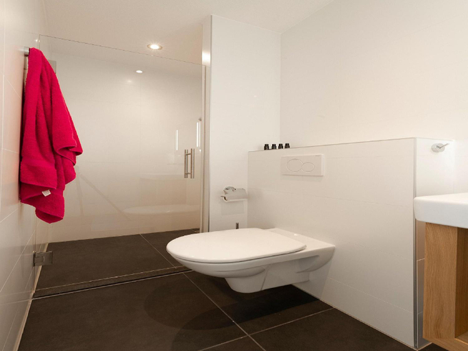 Bathroom 3, Villa by Tjeukemeer with Private Jetty, Lemsterland