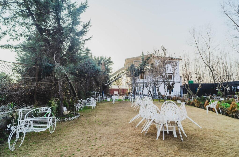 Others 4, Dojee's Cottages, Srinagar