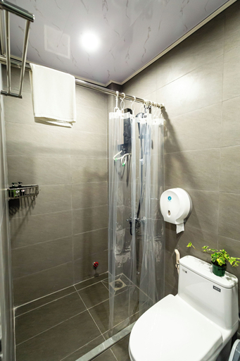 Bathroom 4, Awenasa by Livinginn, Tân Bình
