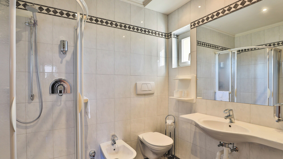 Bathroom 4, Hotel Sparerhof, Bolzano