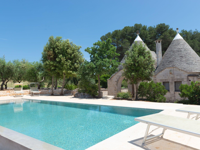 Sport & Beauty 2, Trullo in Puglia with Pool and Valley Views, Brindisi