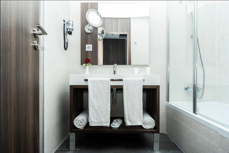 Bathroom 5, Az Hotel Montana, Mostaganem
