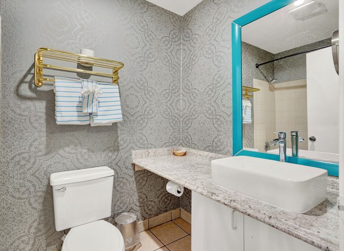Bathroom 4, Crown Motel, Clark