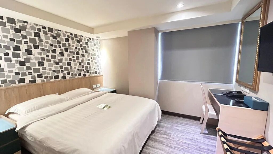 Bedroom 3, Jinhwa Hotel, Keelung
