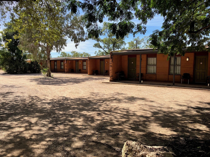 Exterior & Views 2, Territory Manor Motel & Caravan Park, Mataranka
