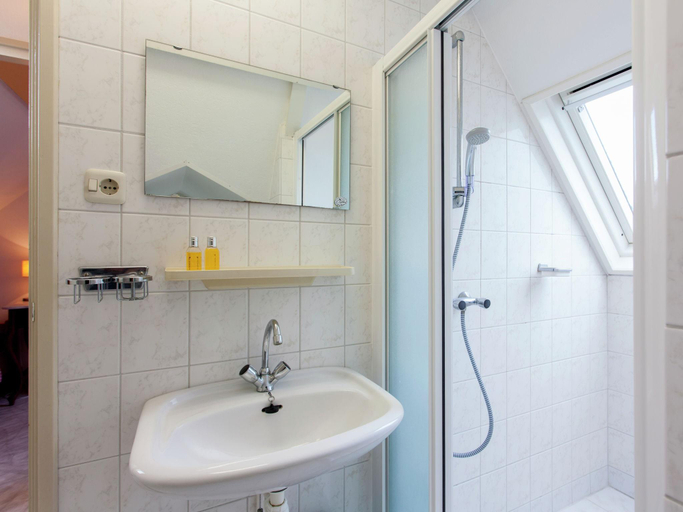 Bathroom 3, Cottage in Nes-Ameland near Coastline, Ameland