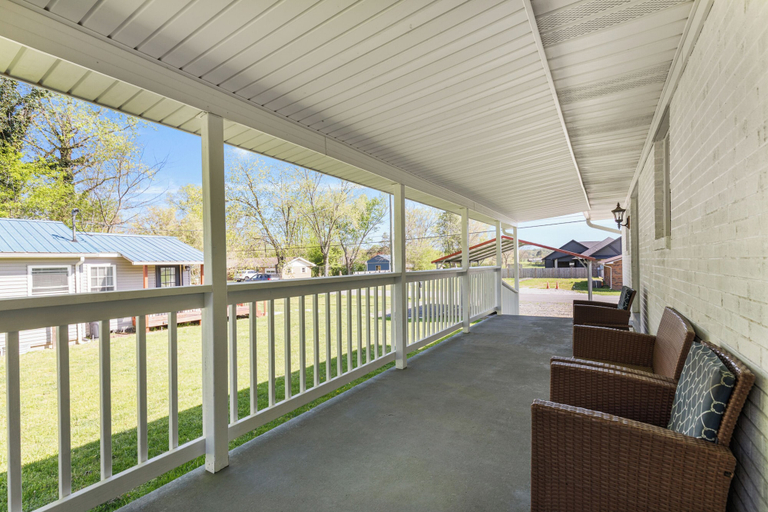 Others 4, Country Charmer, Sevier