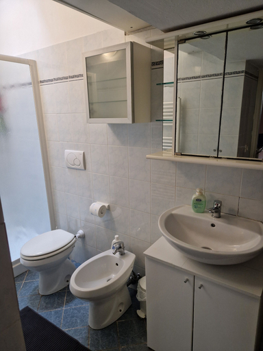 Bathroom 3, Nido di Johnny, Florence