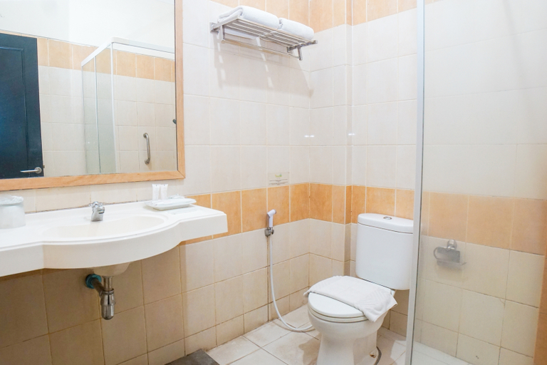 Bathroom 4, Hotel Bumi Siliwangi by My Hospitality, Bandung