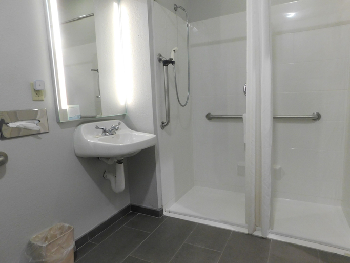 Bathroom 4, Microtel Inn & Suites by Wyndham Wheeling at Highlands, Ohio