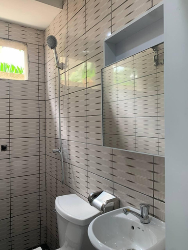 Bathroom, Summit Guest House, Moungo