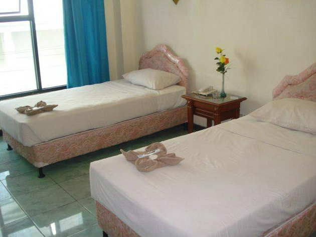 Bedroom 2, Golden Dragon Hotel, Manado